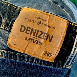Levi’s jeans 32w 32L; Vintage Look